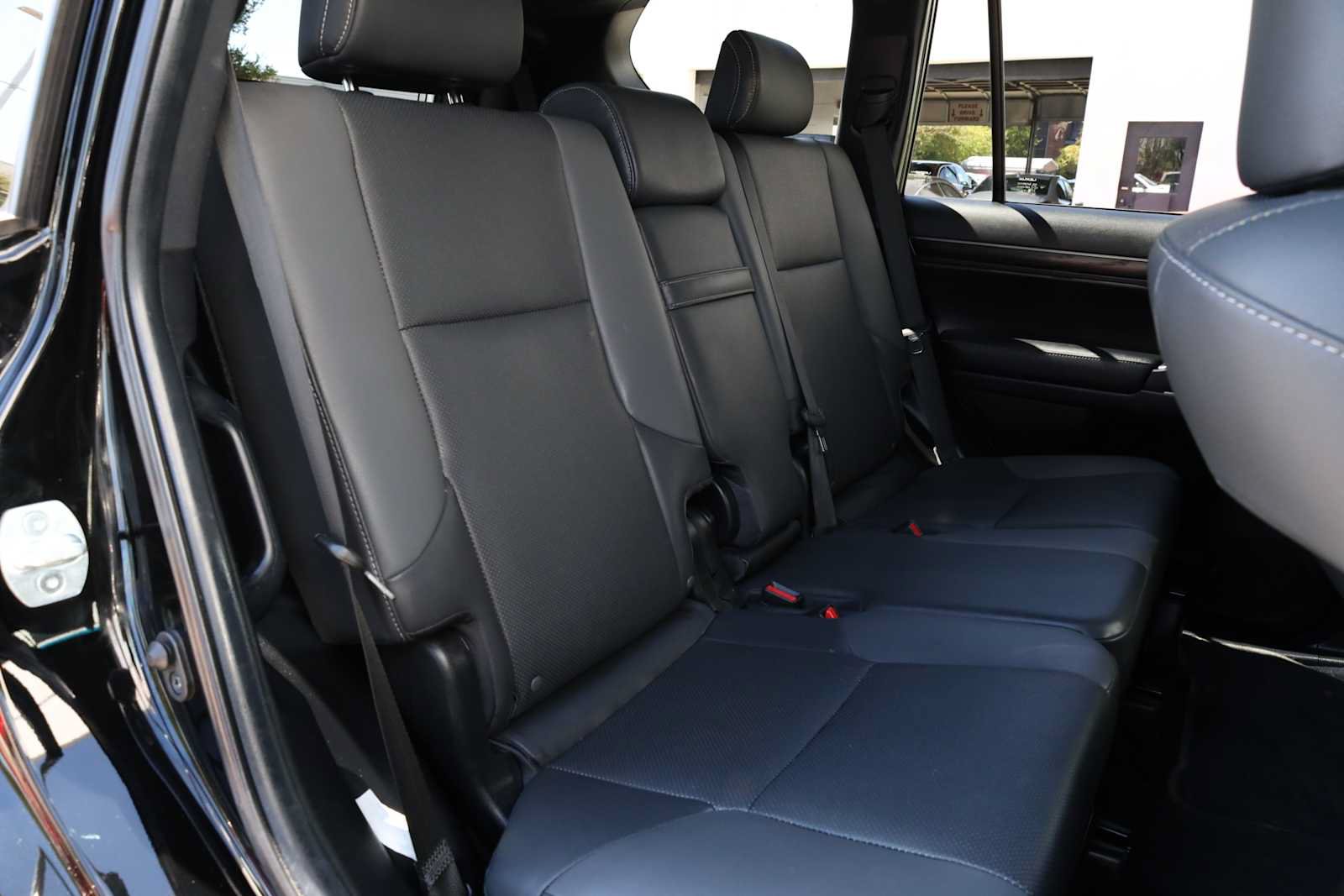 Used 2022 Lexus GX 460 w/ Black Line Special Edition AWD/4WD image 37