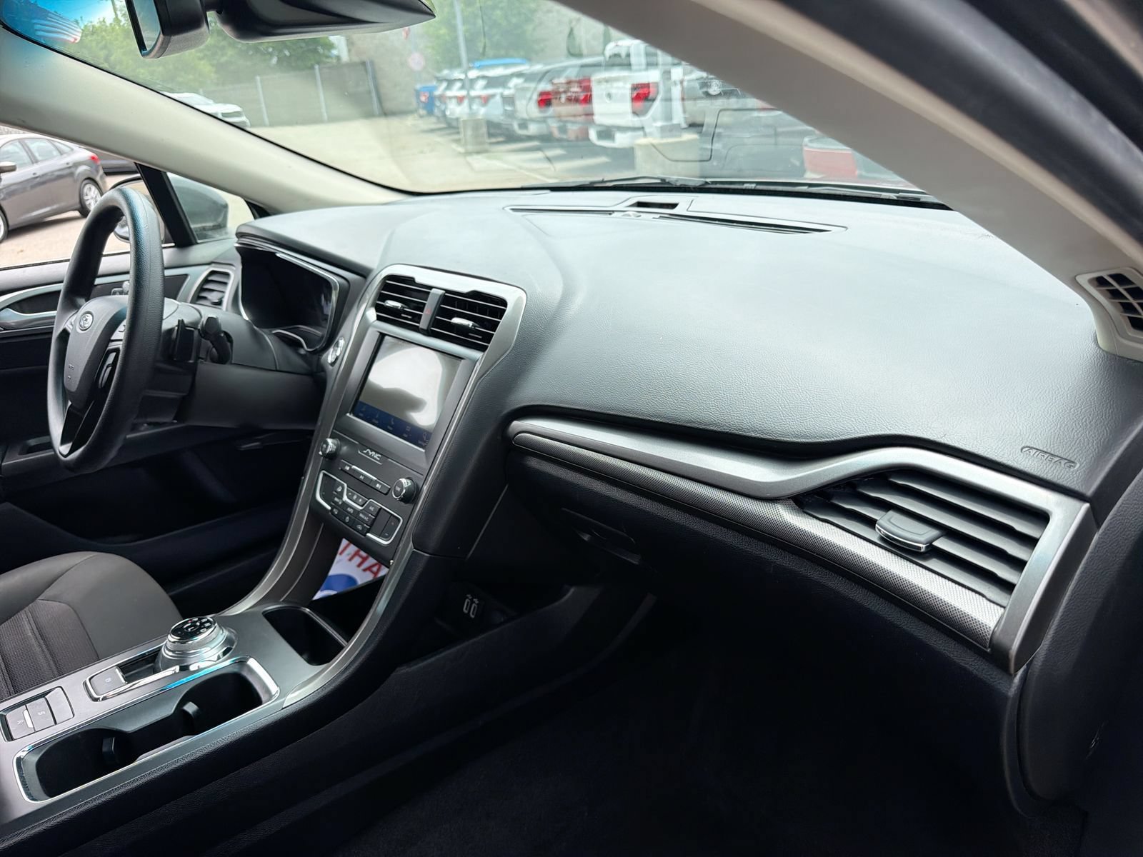 Used 2020 Ford Fusion SE FWD image 16