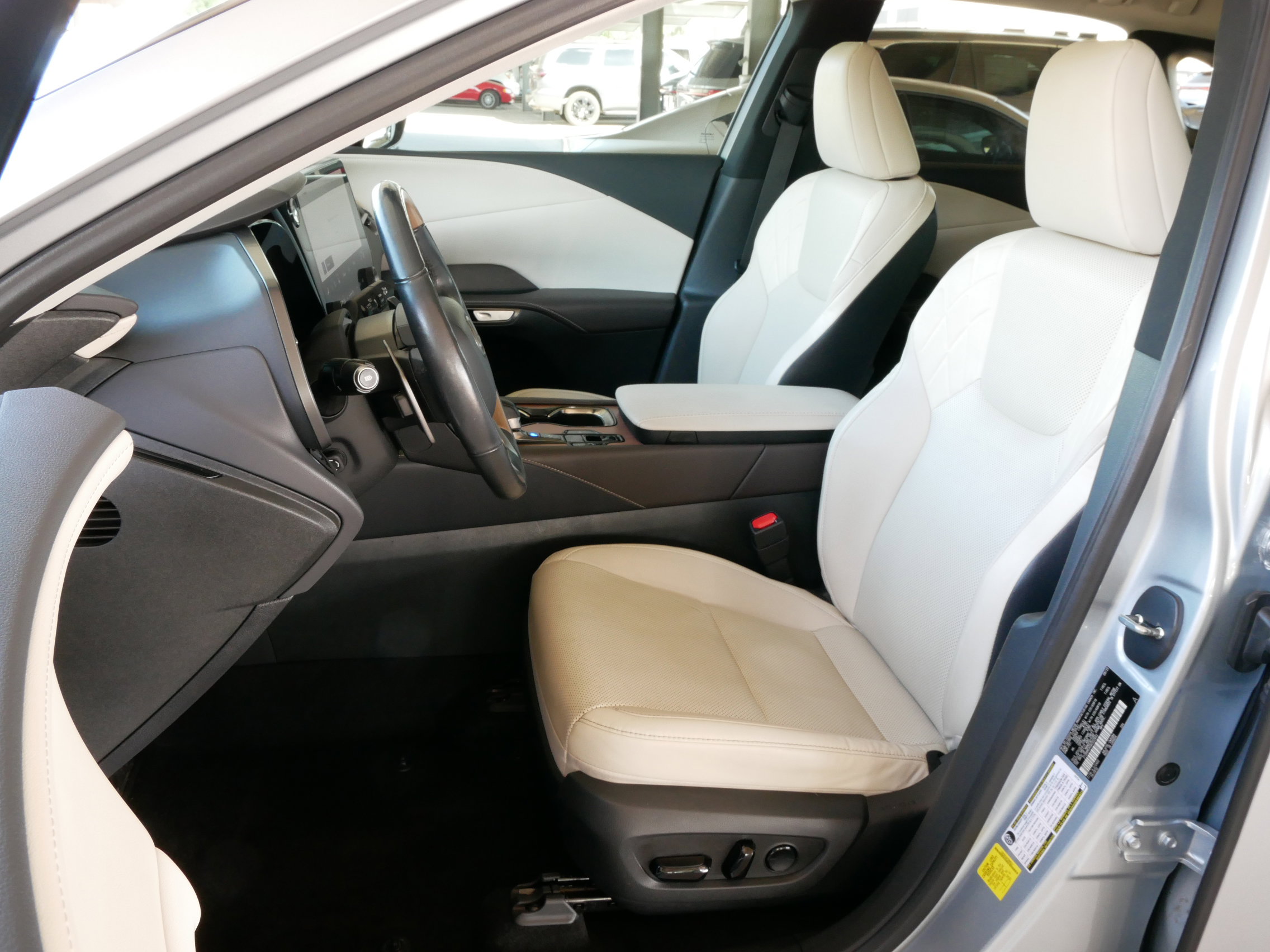 Used 2024 Lexus RX 350h w/ Convenience Package image 2