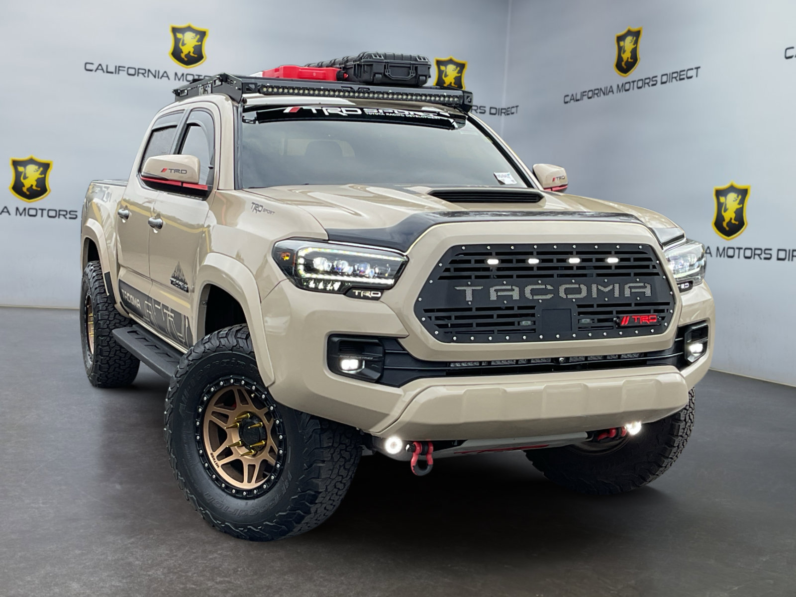 Used 2017 Toyota Tacoma TRD Sport w/ Tow Package RWD image 3