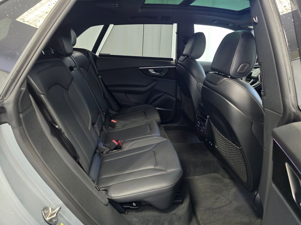 Used 2024 Audi Q8 Prestige w/ Prestige Package image 23