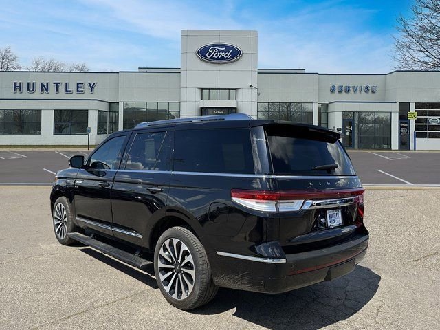 Used 2022 Lincoln Navigator Reserve w/ Equipment Group 201A image 6