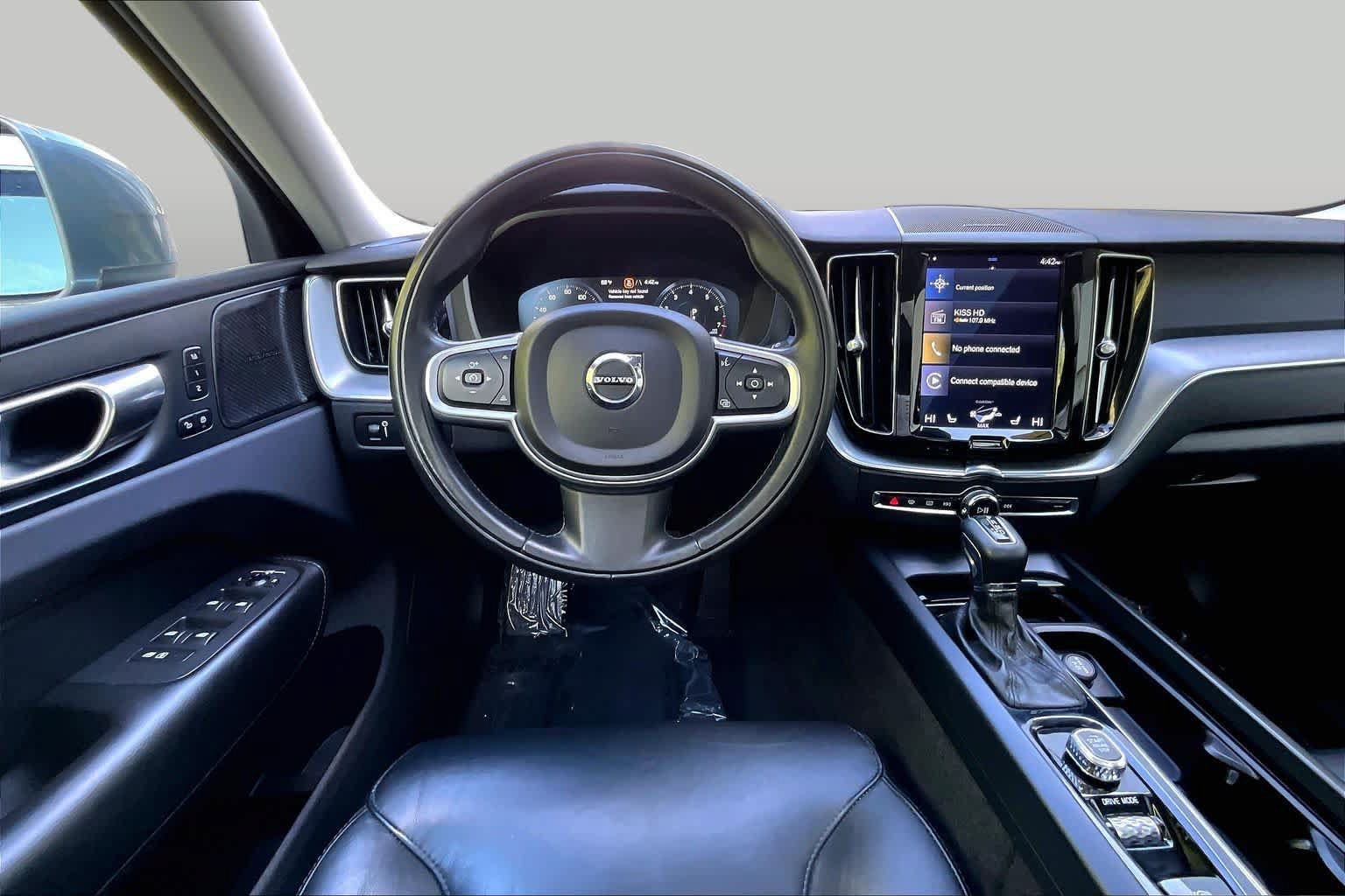 Used 2019 Volvo XC60 T5 Momentum w/ Multimedia Package AWD/4WD image 5