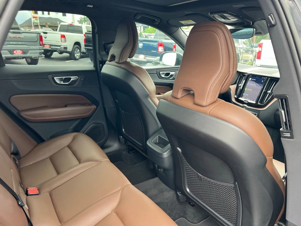 Used 2023 Volvo XC60 B5 Plus image 27