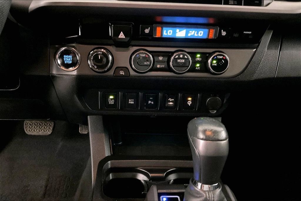 Used 2016 Toyota Tacoma TRD Off-Road w/ Premium & Technology Package image 15