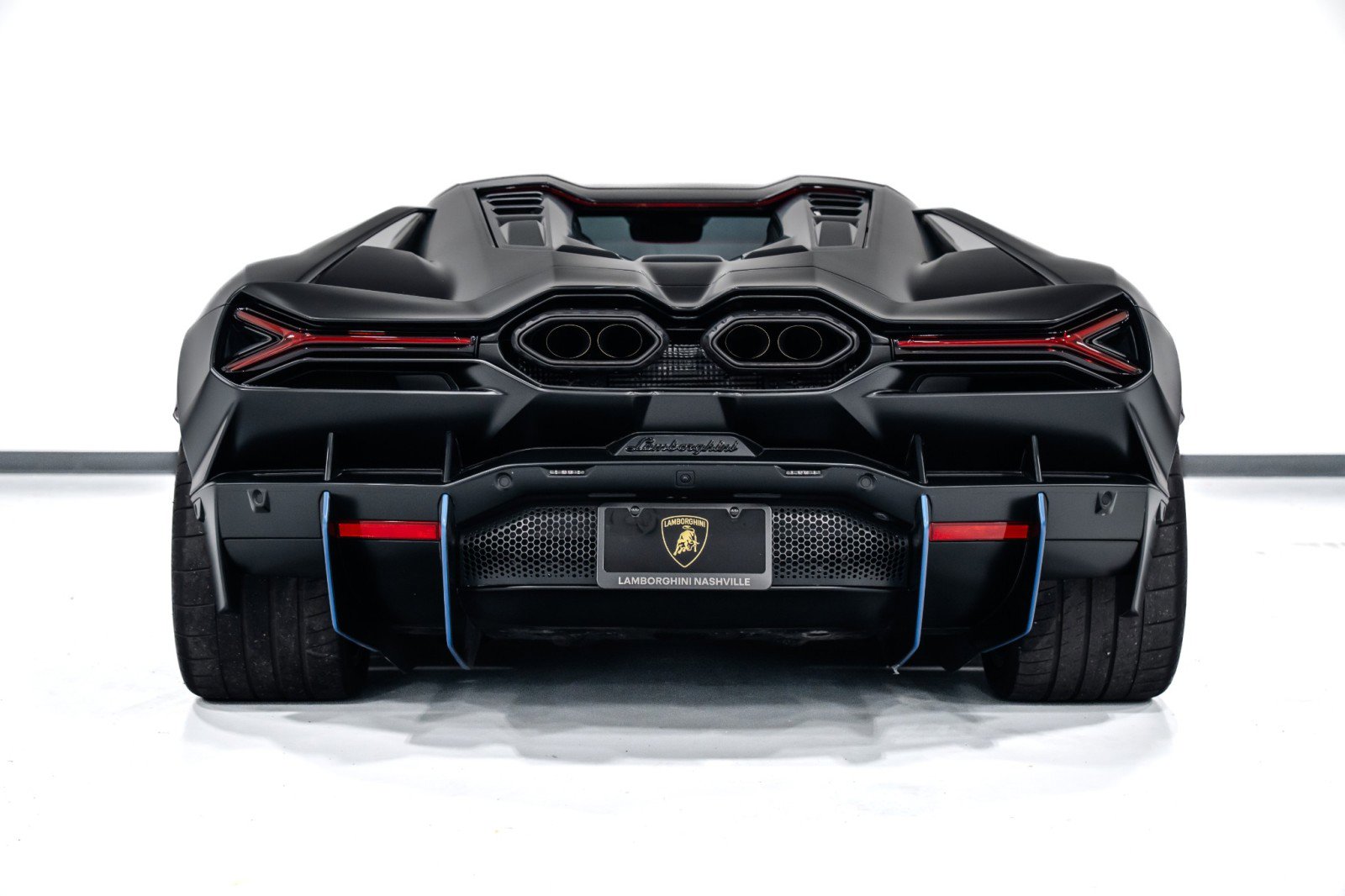 Used 2025 Lamborghini Revuelto image 7