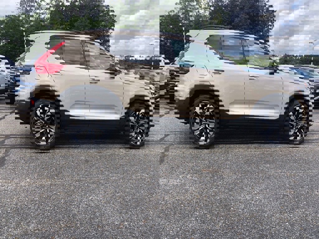 New 2026 Volvo XC40 B5 Ultra w/ Protection Package Premier image 8