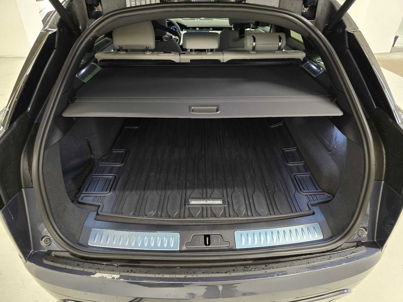 New 2026 Land Rover Range Rover Velar Dynamic SE image 16