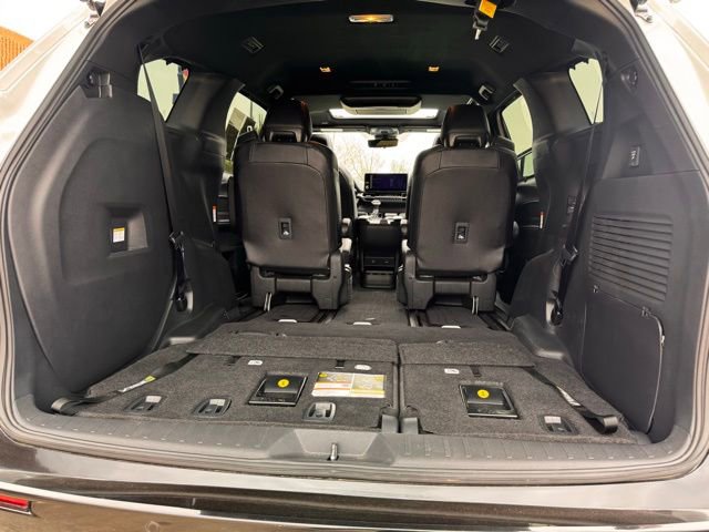 Used 2025 Toyota Sienna Limited image 13