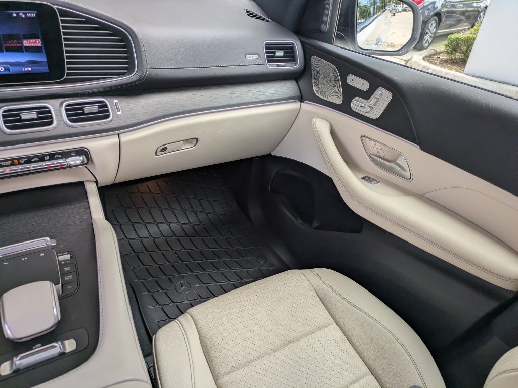 Used 2025 Mercedes-Benz GLS 450 4MATIC image 19