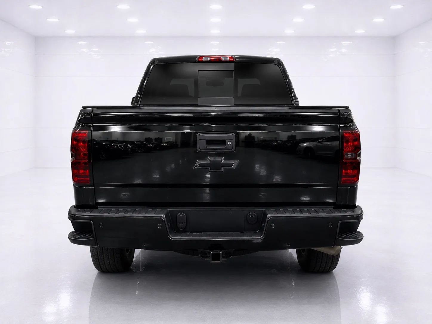 Used 2018 Chevrolet Silverado 1500 LT w/ Midnight Edition AWD/4WD image 4