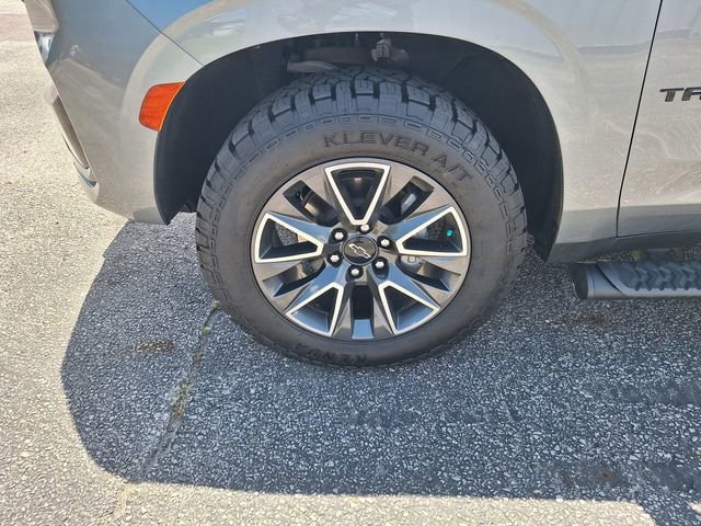 Used 2023 Chevrolet Tahoe Z71 w/ Luxury Package AWD/4WD image 10