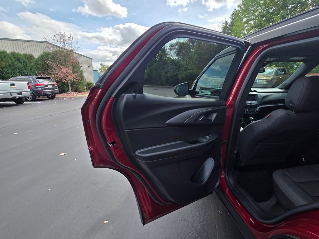 Used 2022 Chevrolet TrailBlazer RS image 32