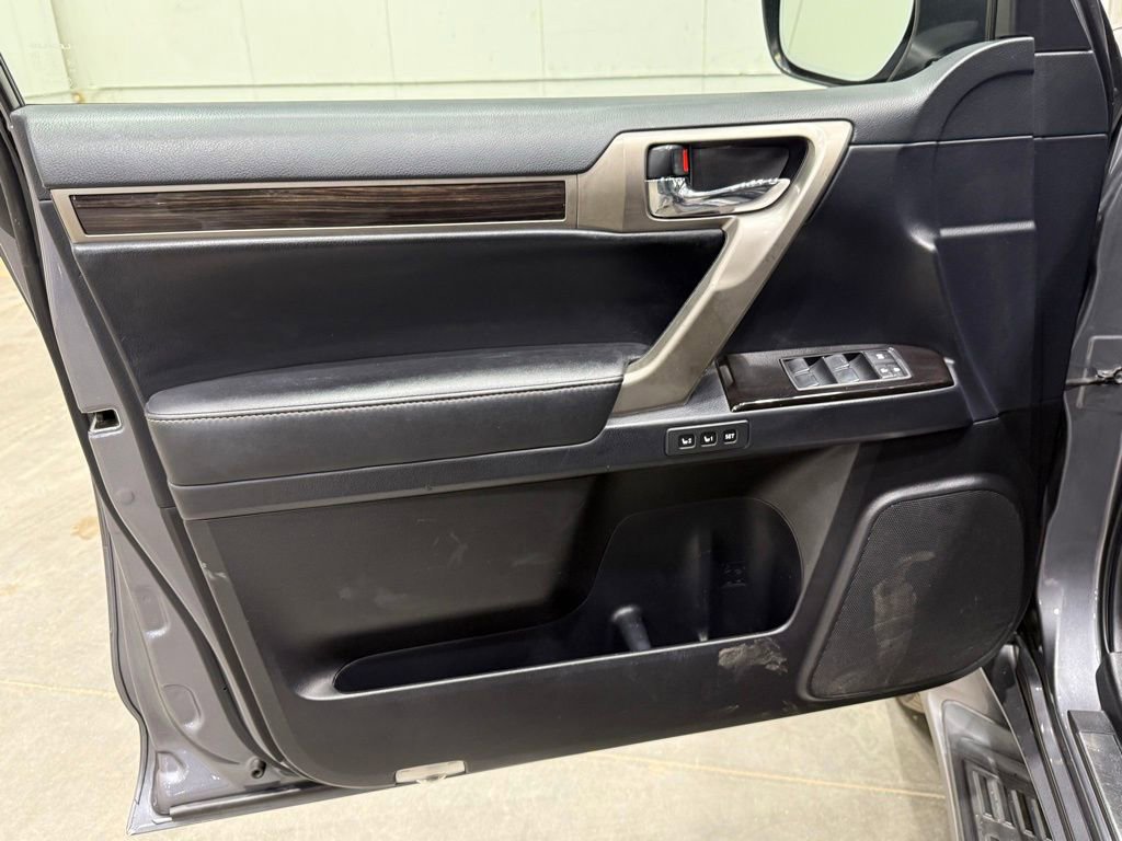 Used 2016 Lexus GX 460 image 14