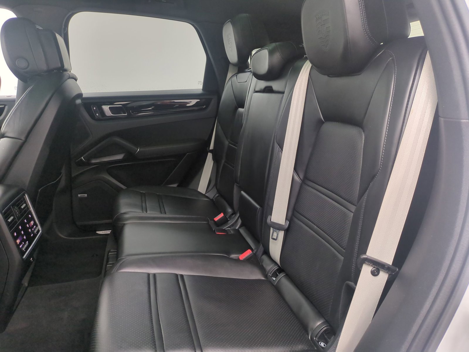 Used 2022 Porsche Cayenne Platinum Edition AWD/4WD image 22