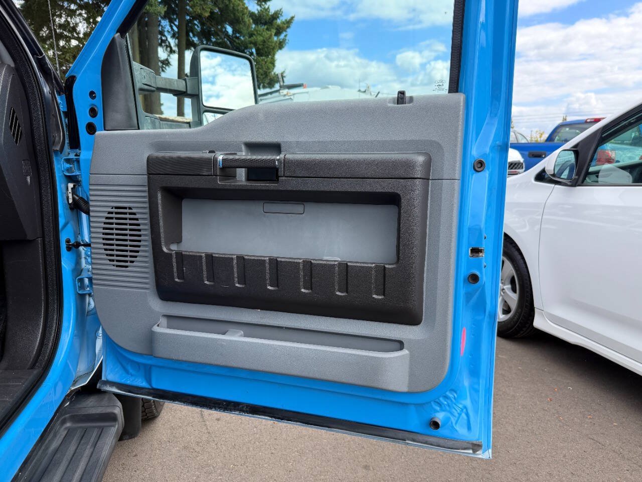 Used 2015 Ford F550 4x4 Regular Cab Super Duty image 48