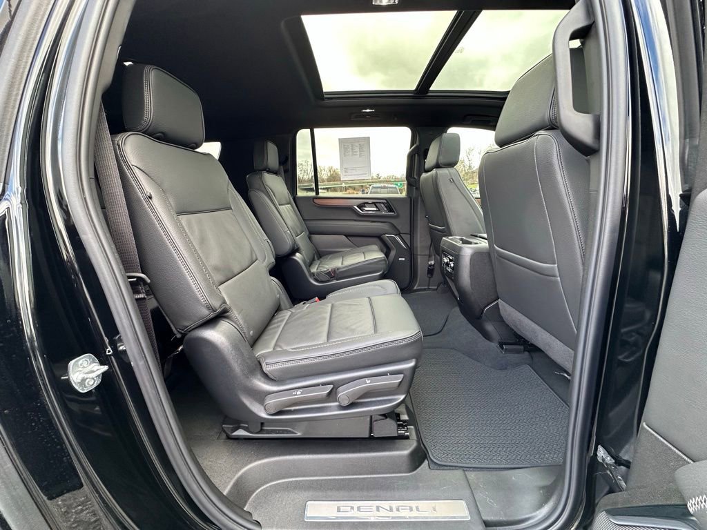 Used 2025 GMC Yukon XL Denali w/ Sun & Power Step Package image 23