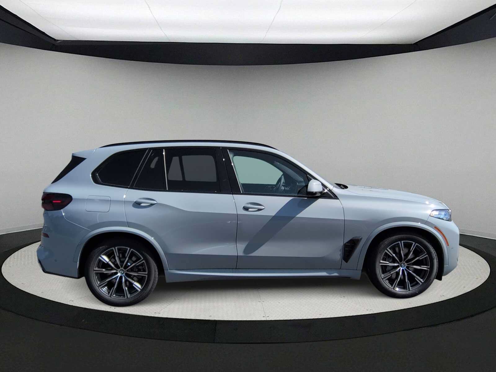 Used 2026 BMW X5 xDrive50e w/ M Sport Package AWD/4WD image 9