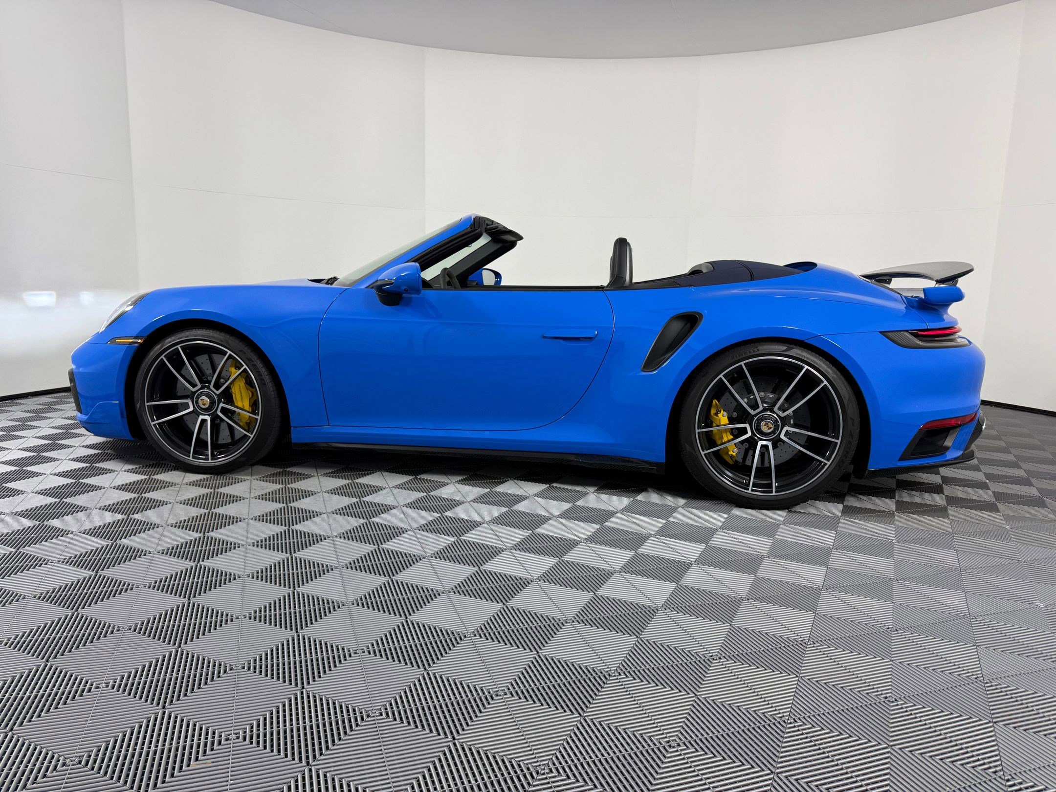 Certified 2022 Porsche 911 Turbo image 2