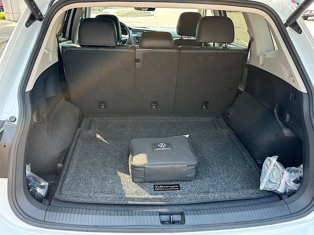 Used 2024 Volkswagen Tiguan SE AWD/4WD image 5