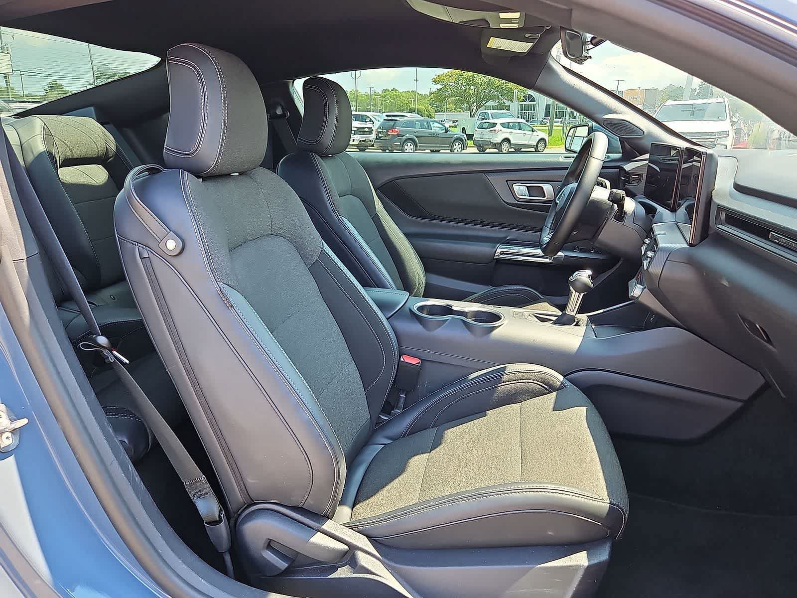 Used 2024 Ford Mustang Coupe RWD image 31