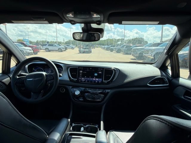 Used 2025 Chrysler Pacifica Limited FWD image 22