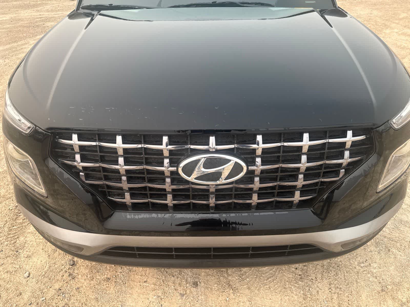 Used 2023 Hyundai Venue SEL FWD image 4