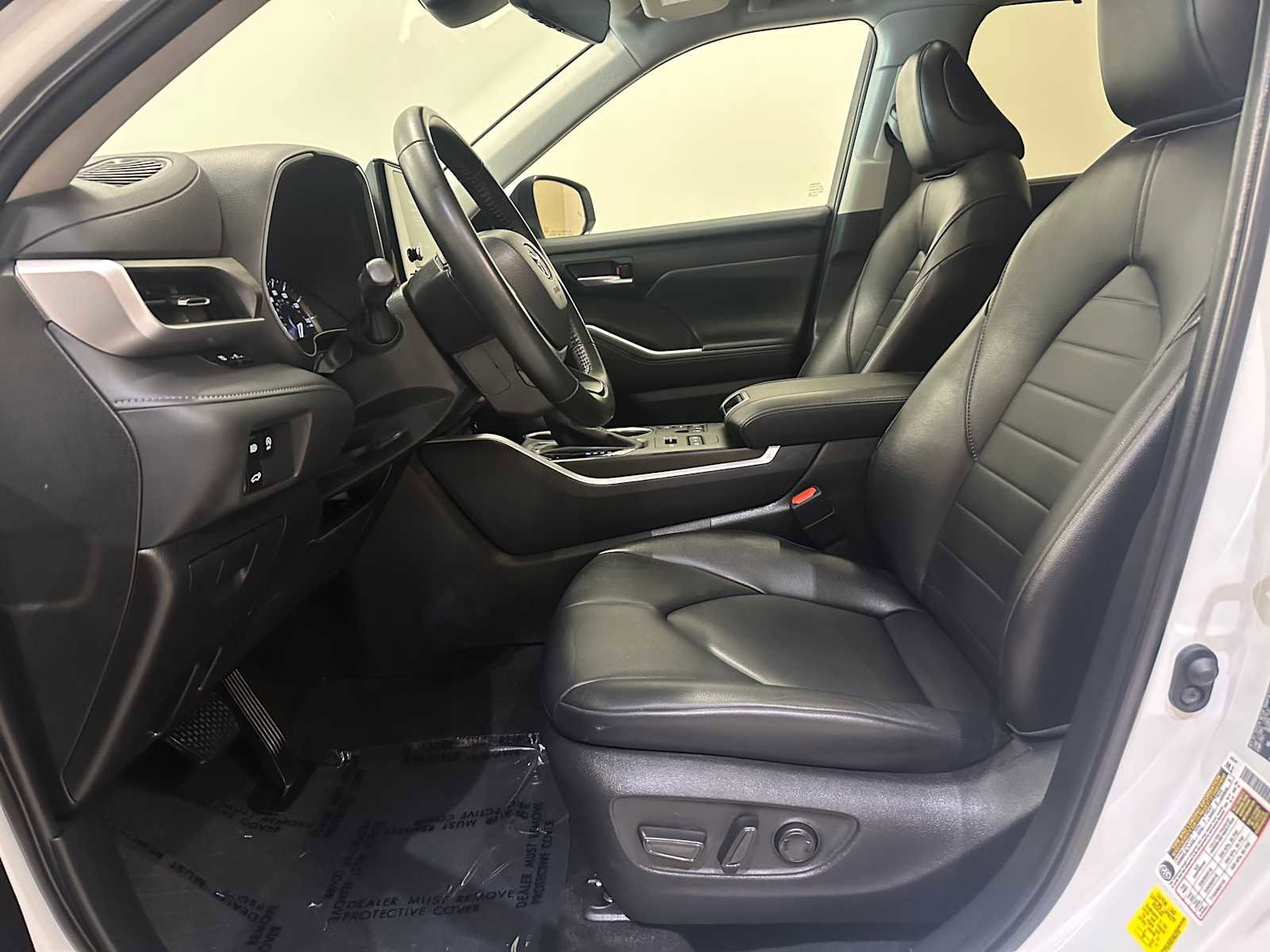 Used 2023 Toyota Highlander XLE AWD/4WD image 21