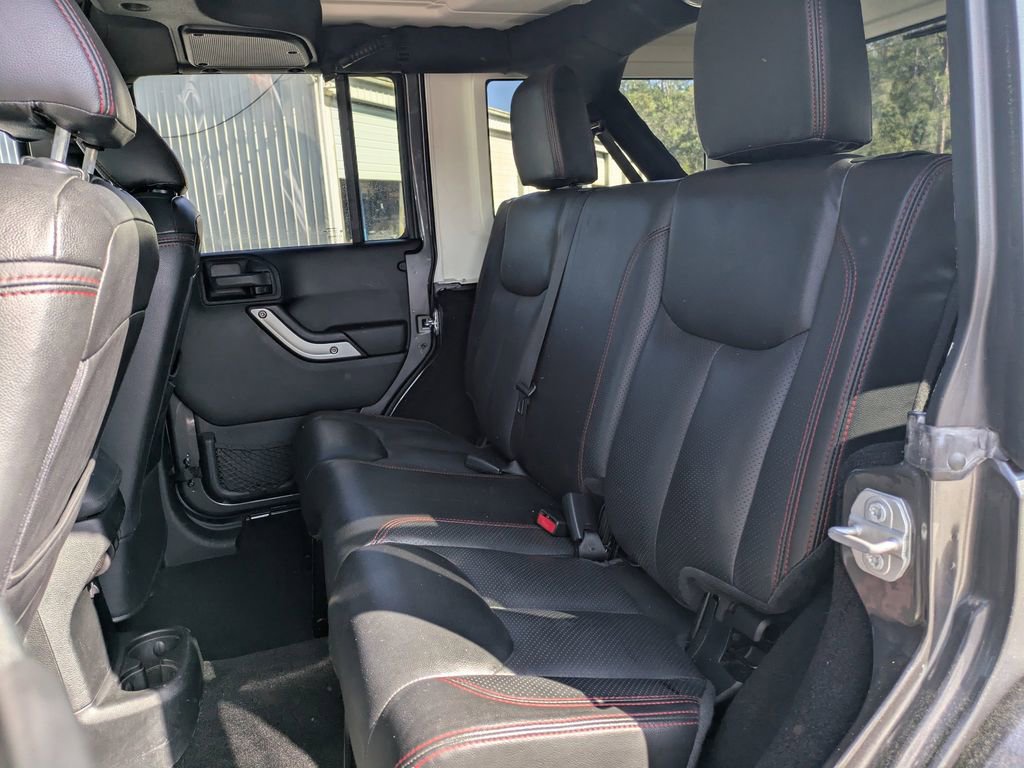 Used 2017 Jeep Wrangler Unlimited Sahara w/ Connectivity Group image 14