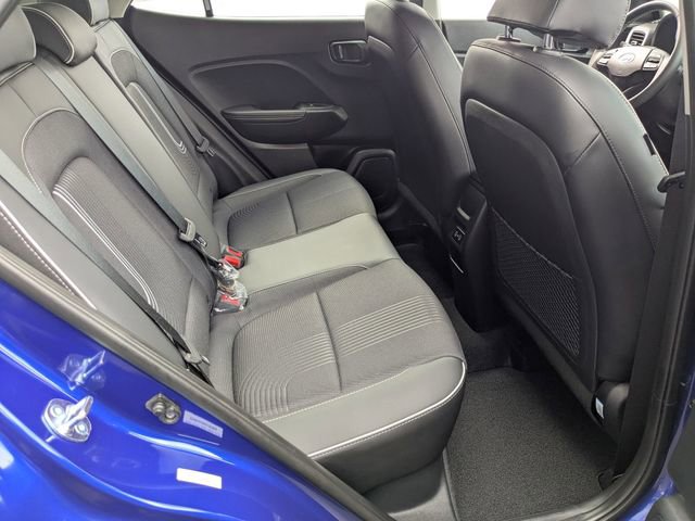 Used 2025 Hyundai Venue Limited FWD image 32