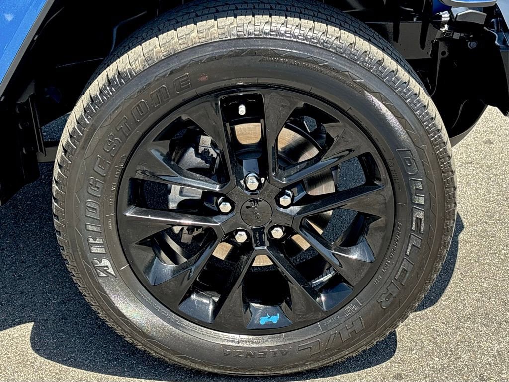 Used 2023 Jeep Wrangler Unlimited Sahara AWD/4WD image 29