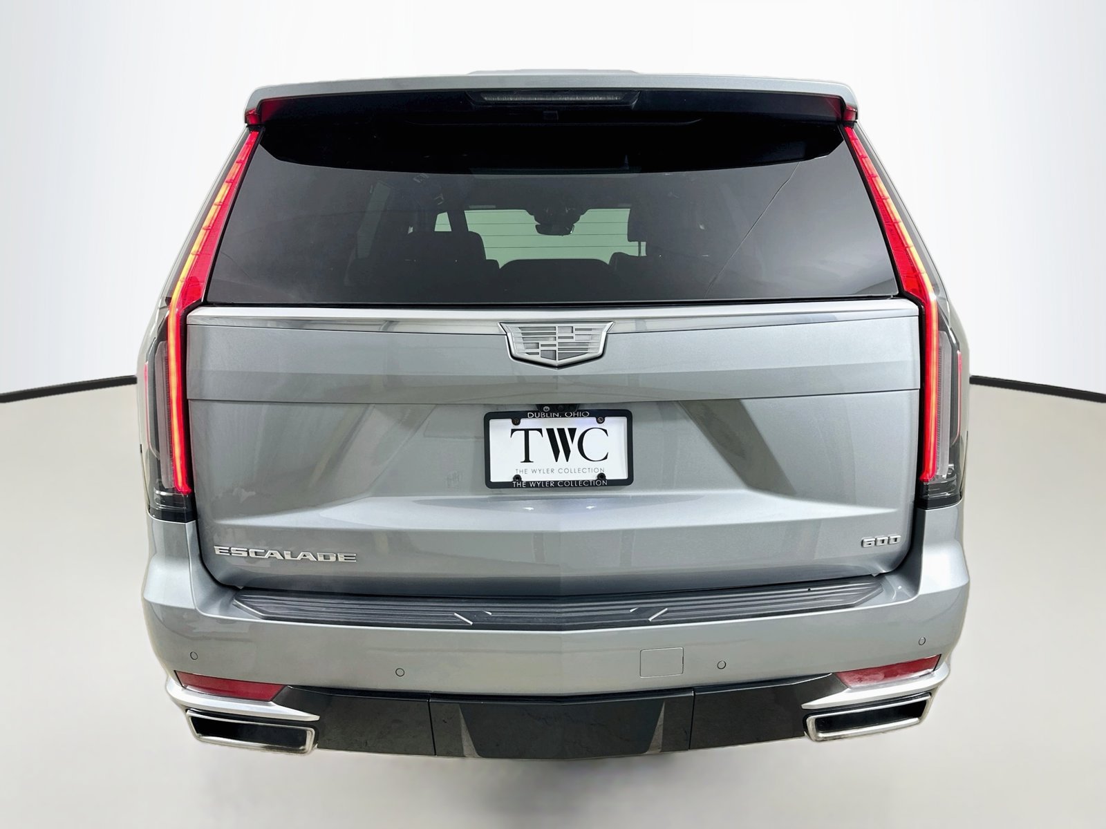 Used 2023 Cadillac Escalade Premium Luxury w/ LPO, Radiant Package AWD/4WD image 6