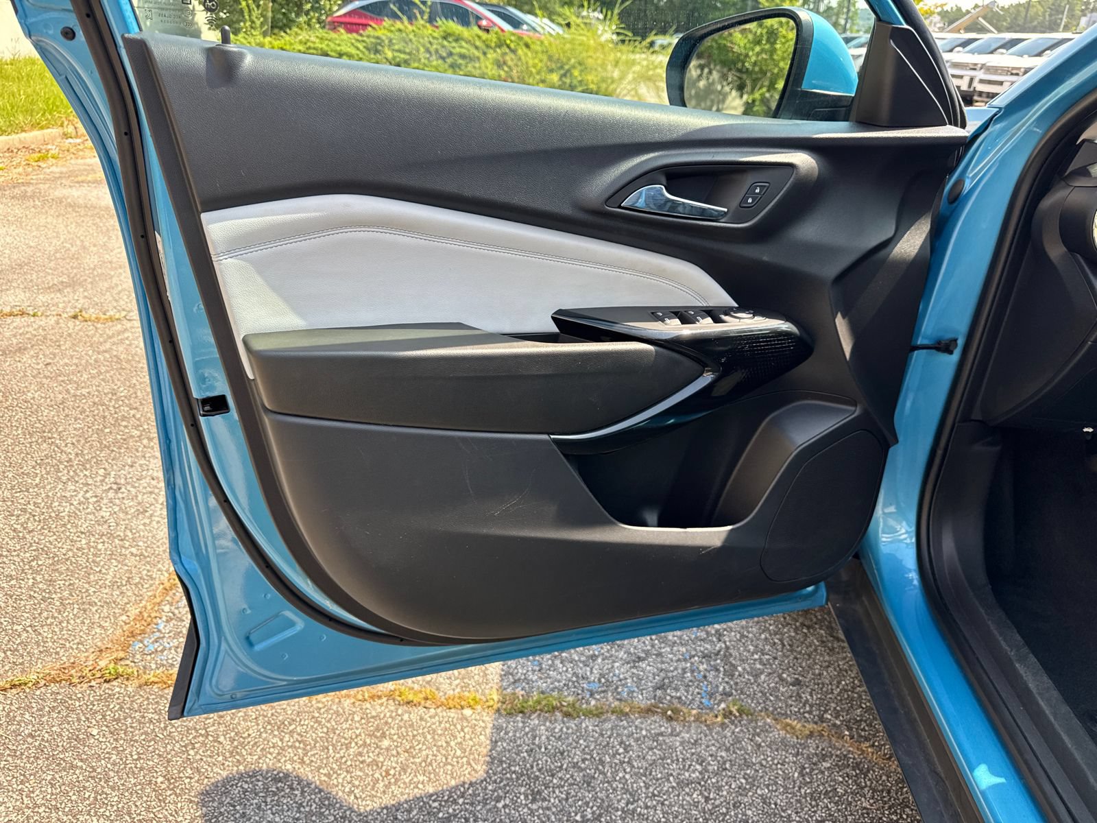 Used 2025 Chevrolet Trax LT FWD image 10