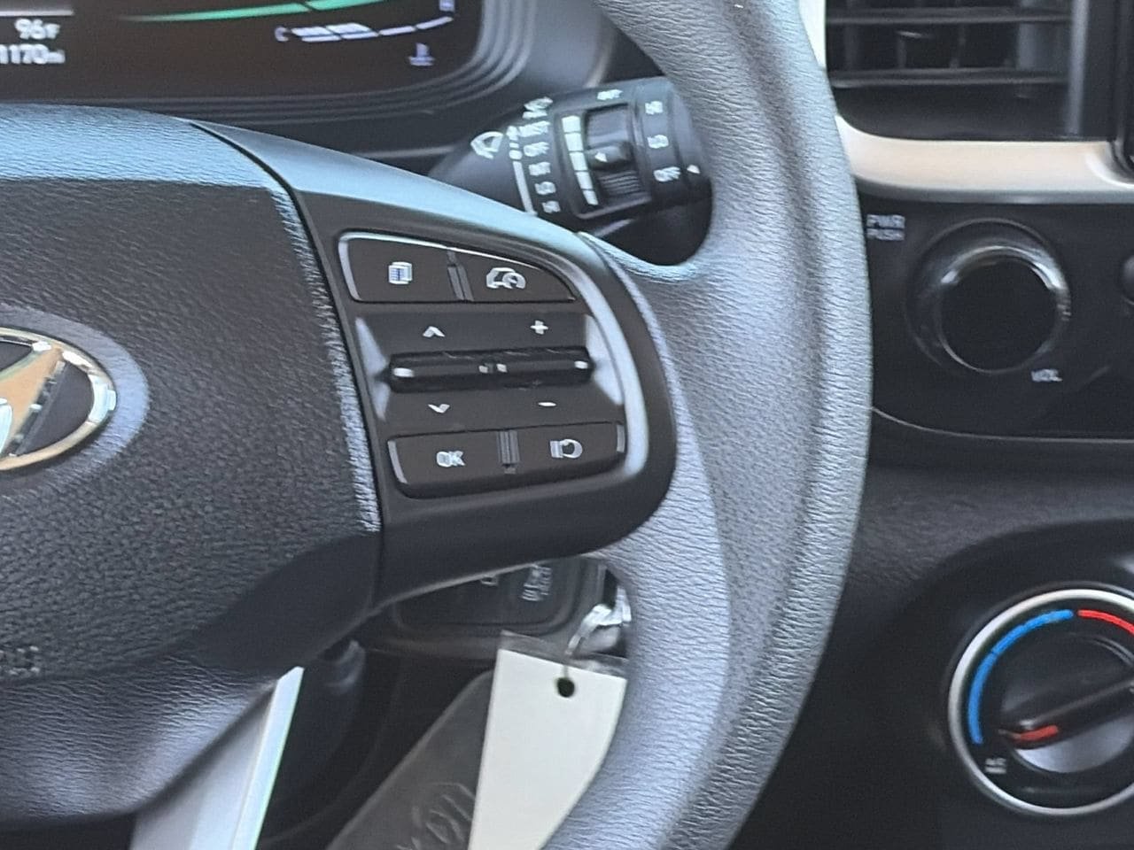 Used 2023 Hyundai Venue SE FWD image 23