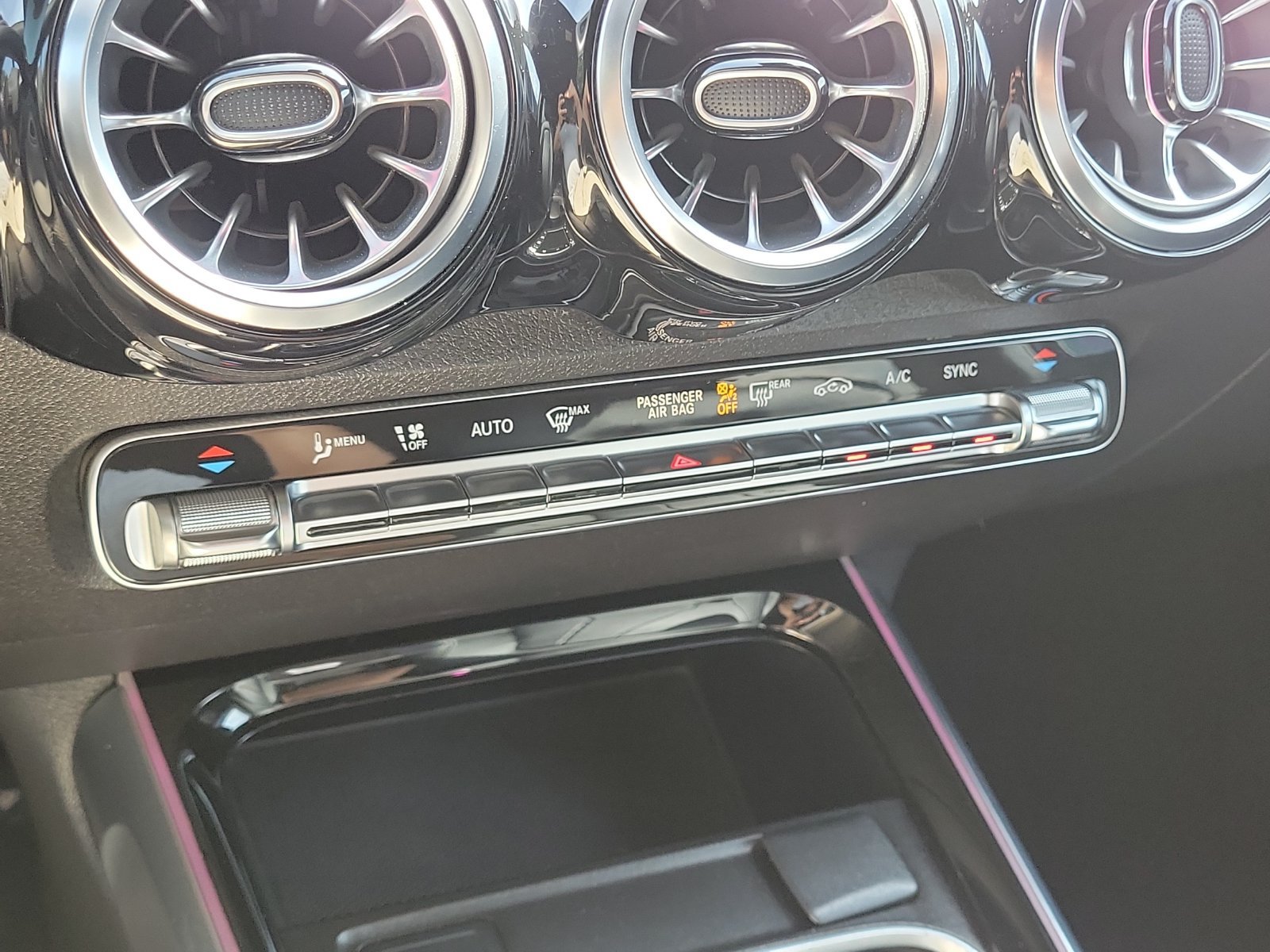 Used 2023 Mercedes-Benz GLB 250 w/ Premium Package image 28