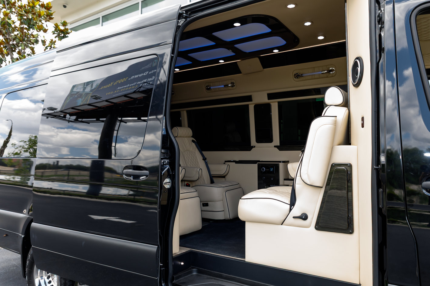 Used 2023 Mercedes-Benz Sprinter 3500 w/ Parking Package image 15