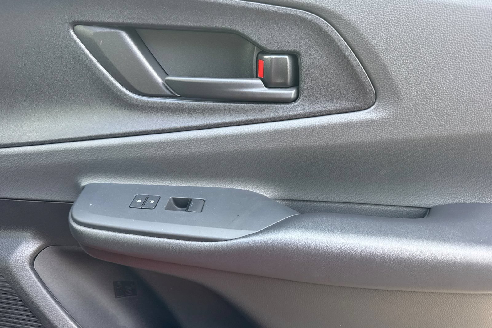 Certified 2025 Toyota Prius LE FWD image 21