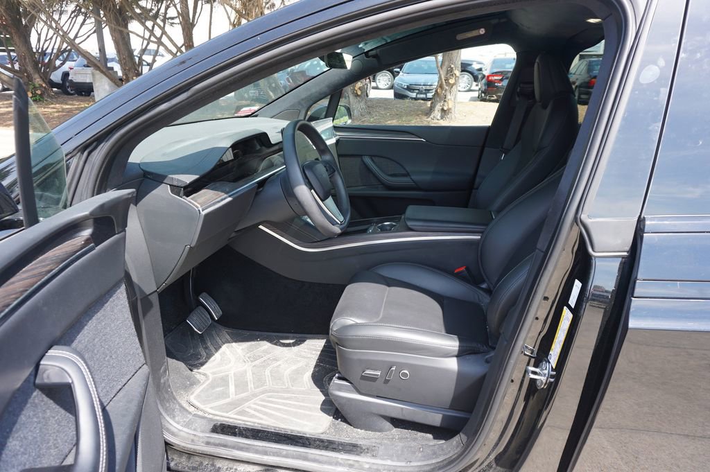 Used 2023 Tesla Model X image 2