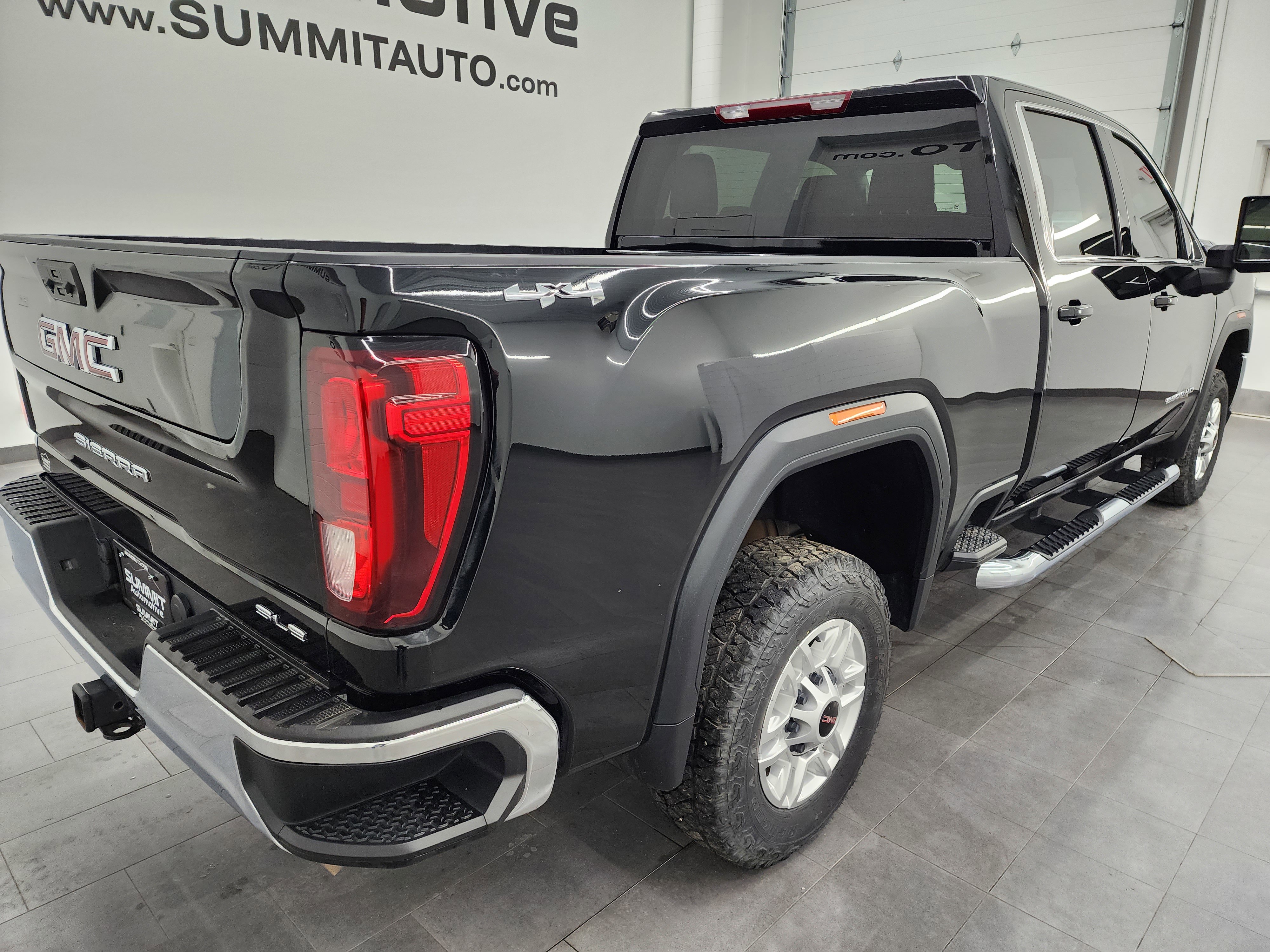 Used 2023 GMC Sierra 2500 SLE w/ SLE Convenience Package image 4