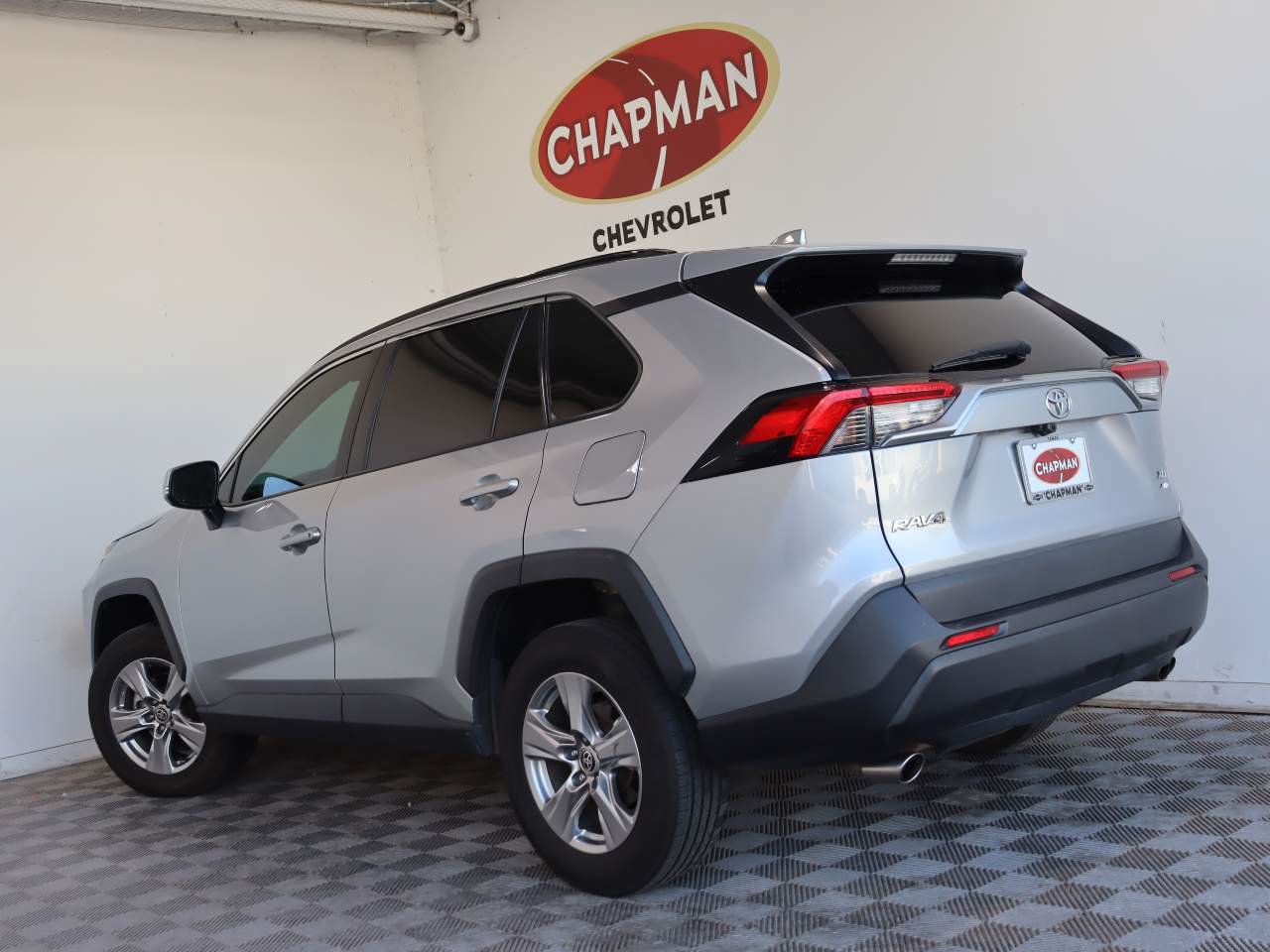 Used 2023 Toyota RAV4 XLE AWD/4WD image 4