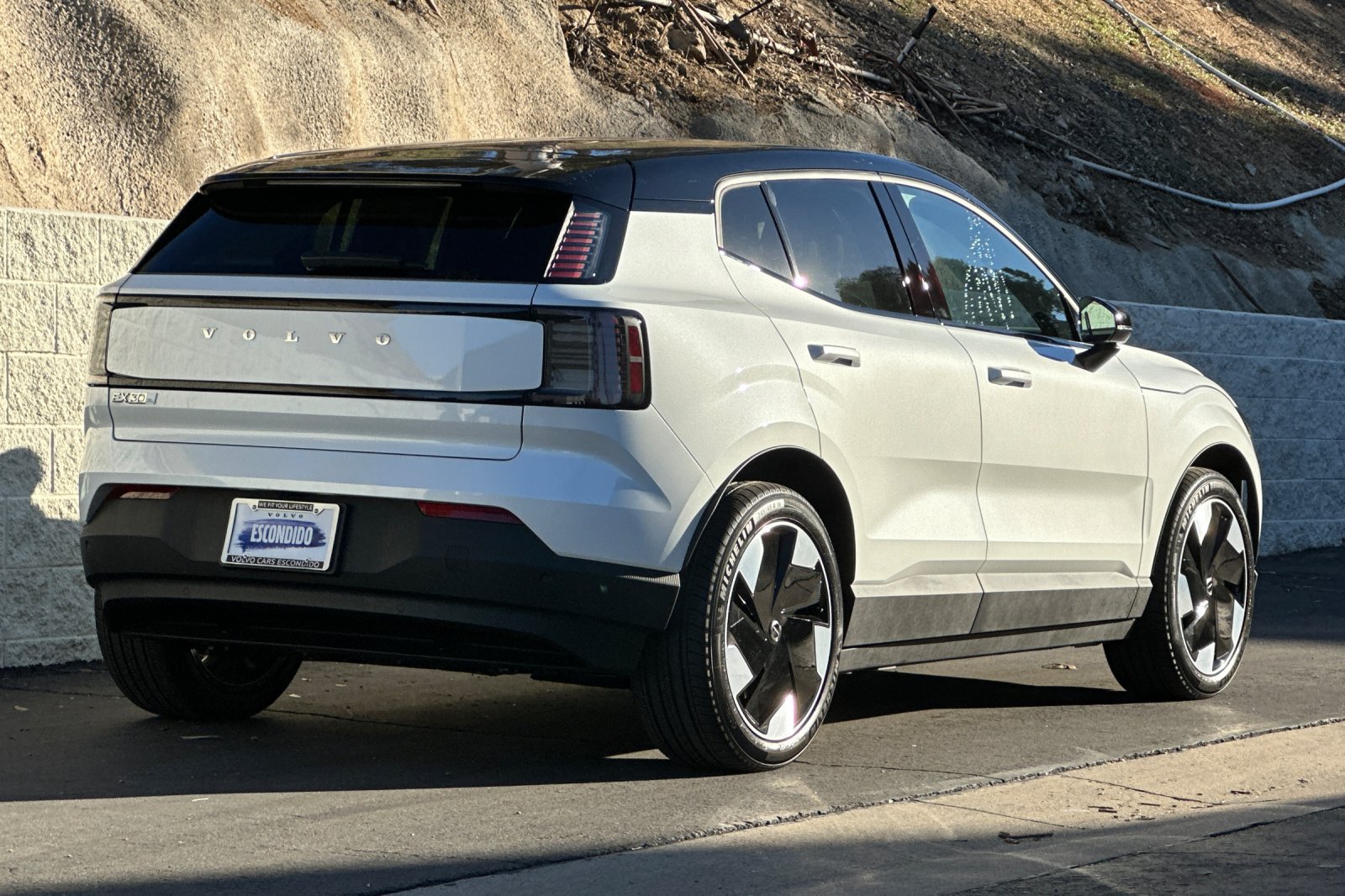 New 2026 Volvo EX30 Plus AWD/4WD image 4