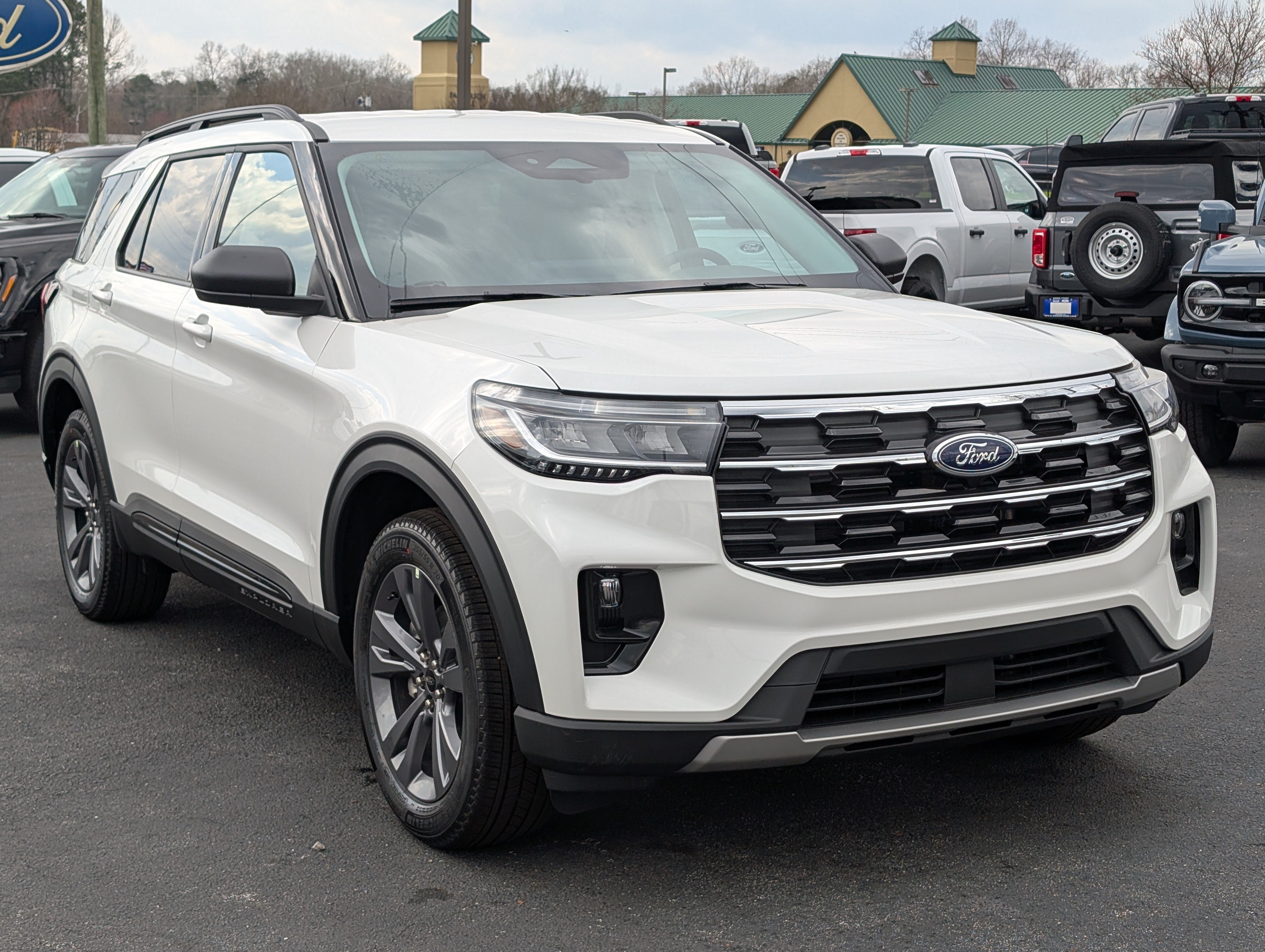 New 2026 Ford Explorer Active w/ Active Comfort Package AWD/4WD image 4
