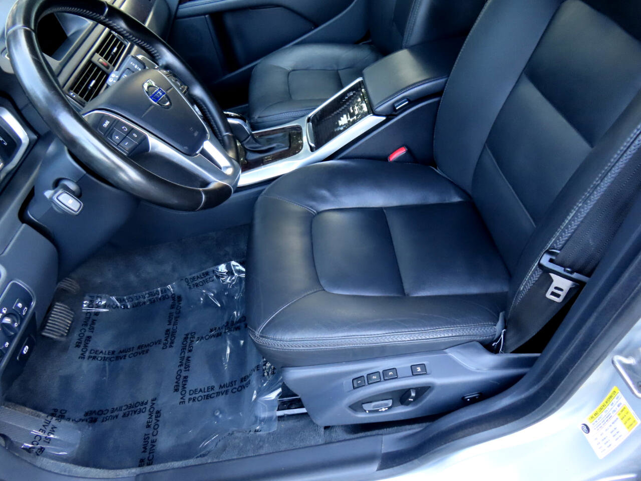 Used 2016 Volvo XC70 T5 Premier w/ Proximity Package image 9