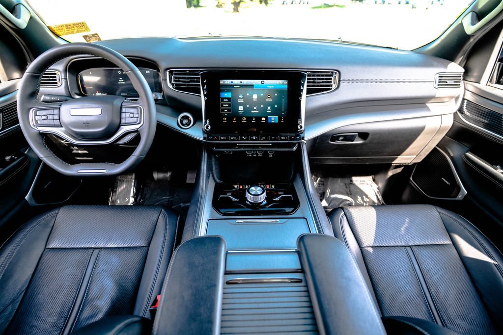 Used 2024 Jeep Wagoneer Series II w/ Convenience Group I AWD/4WD image 15