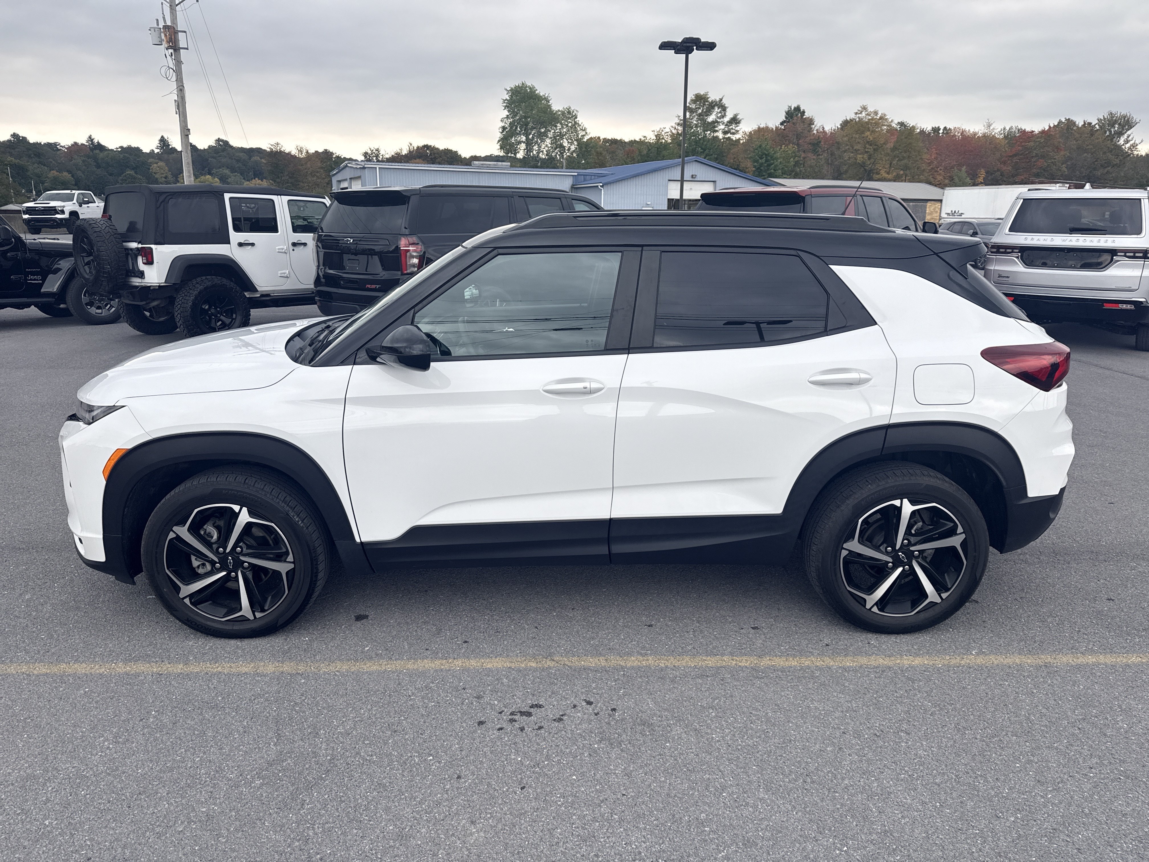 Used 2023 Chevrolet TrailBlazer RS w/ Convenience Package AWD/4WD image 14