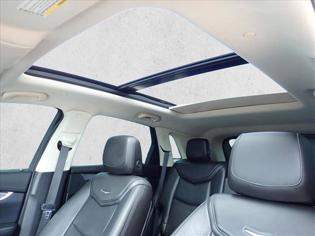 Used 2017 Cadillac XT5 Luxury w/ Driver Awareness Package FWD image 14