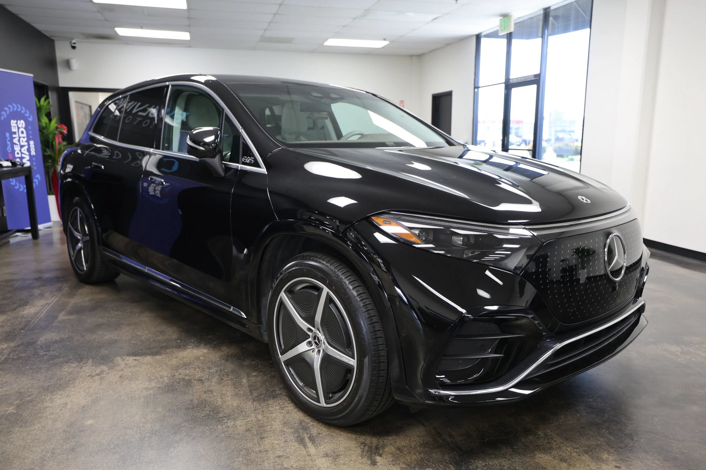 Used 2023 Mercedes-Benz EQS 580 4MATIC SUV image 5
