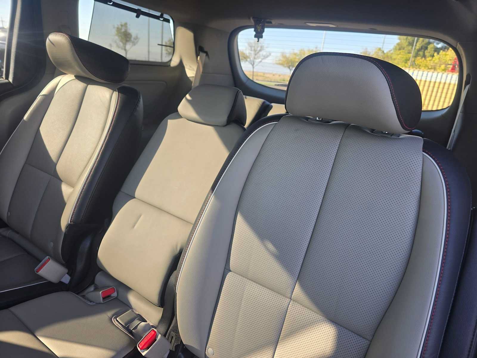Used 2020 Kia Sedona EX FWD image 17