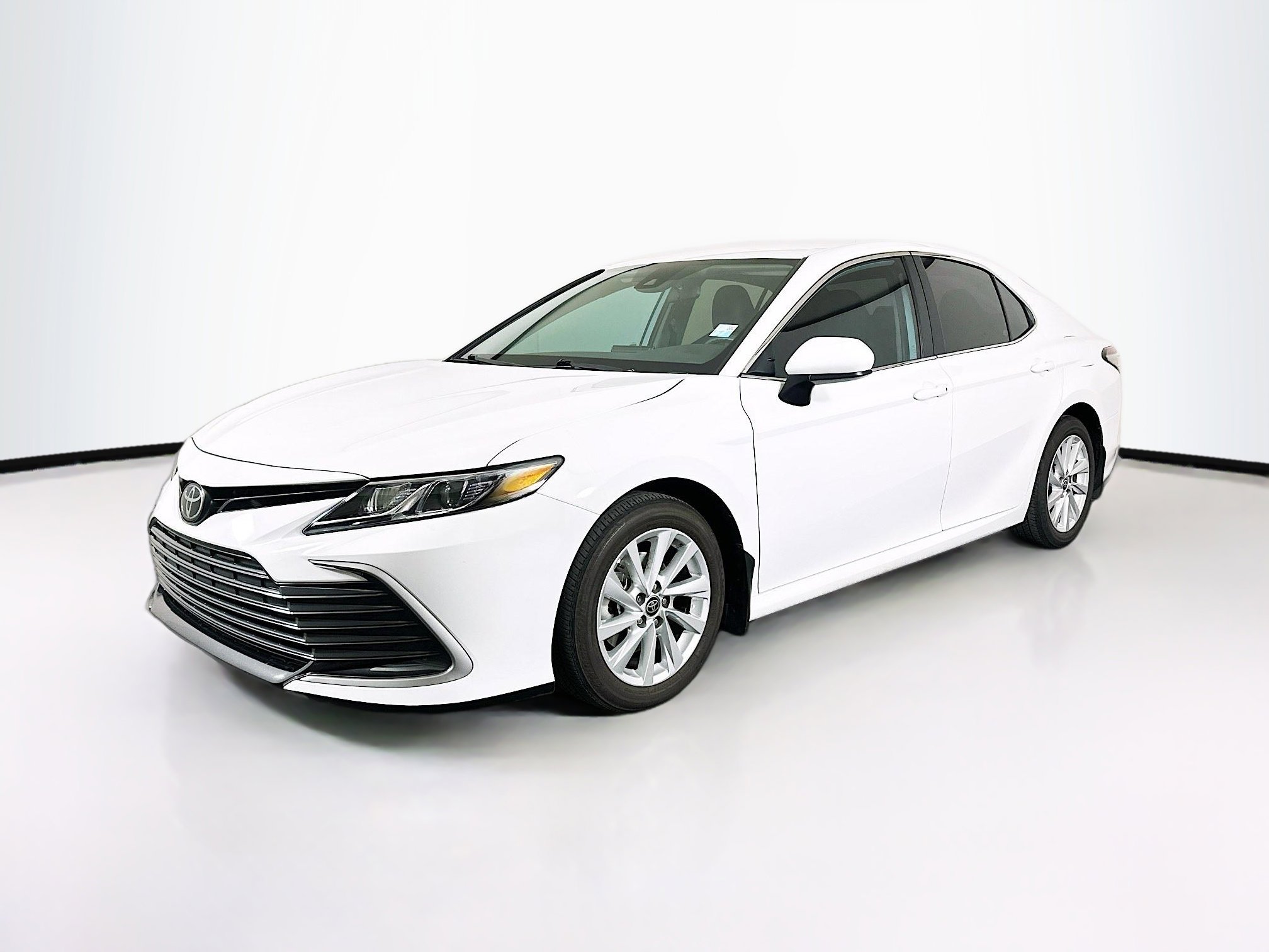 Used 2023 Toyota Camry LE FWD image 3