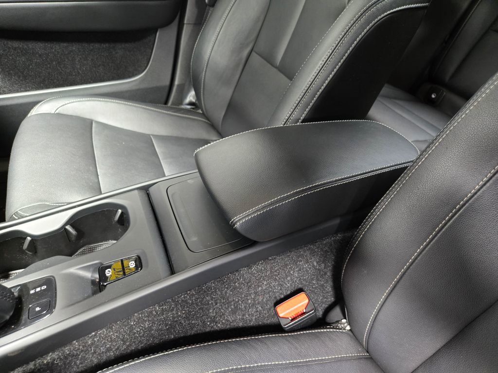 Used 2019 Volvo XC40 T5 Momentum image 30